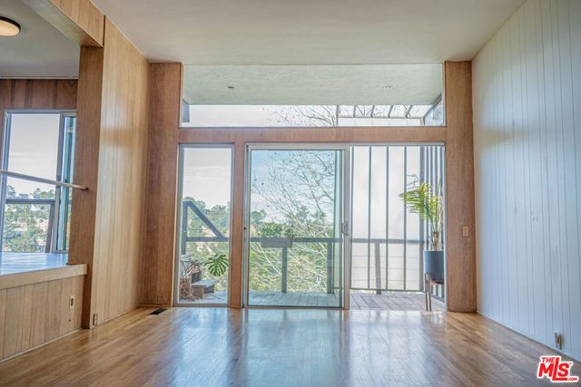 8895 Appian Way, Los Angeles, CA 90046