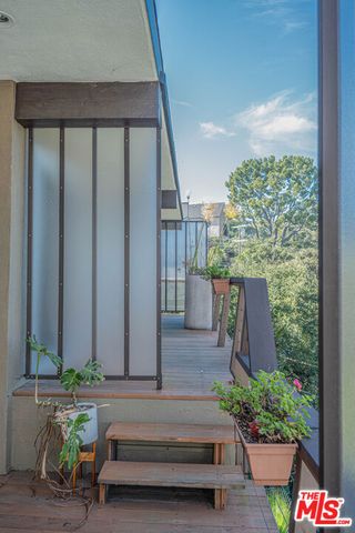 8895 Appian Way, Los Angeles, CA 90046