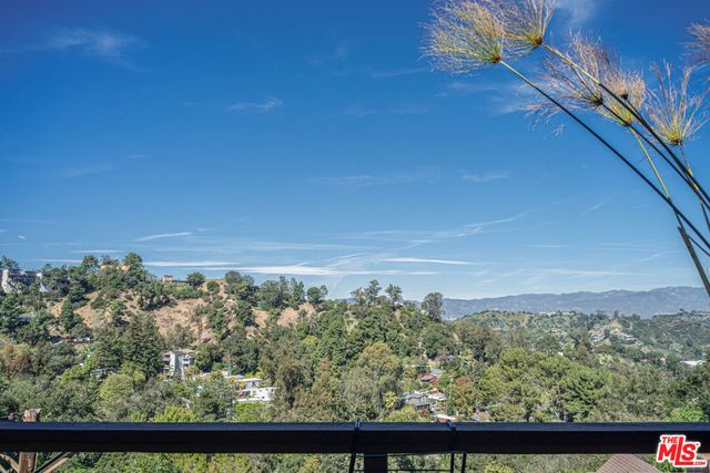 8895 Appian Way, Los Angeles, CA 90046