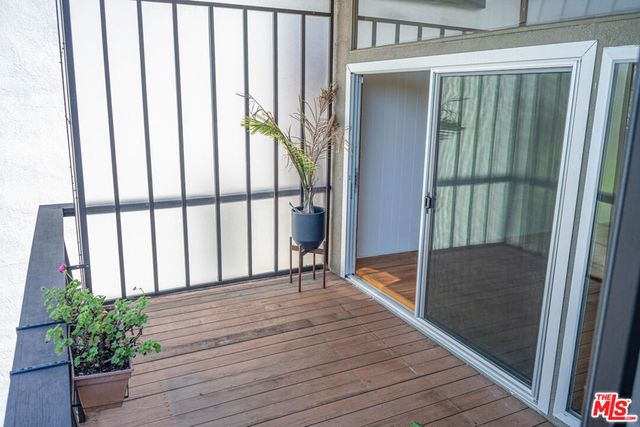 8895 Appian Way, Los Angeles, CA 90046