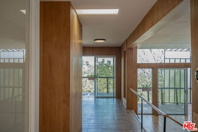 8895 Appian Way, Los Angeles, CA 90046