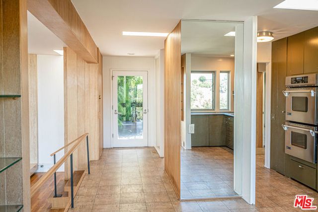 8895 Appian Way, Los Angeles, CA 90046