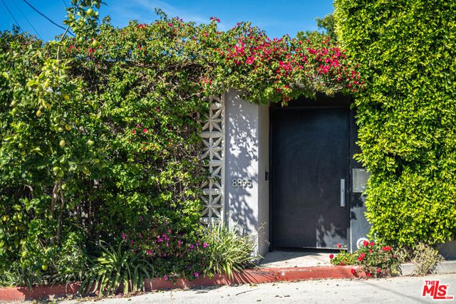 8895 Appian Way, Los Angeles, CA 90046