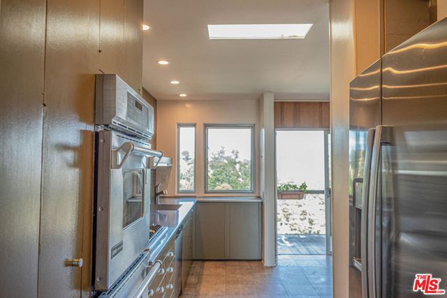 8895 Appian Way, Los Angeles, CA 90046