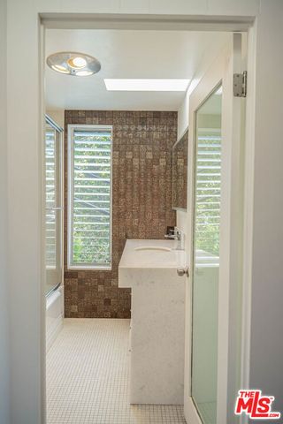 8895 Appian Way, Los Angeles, CA 90046