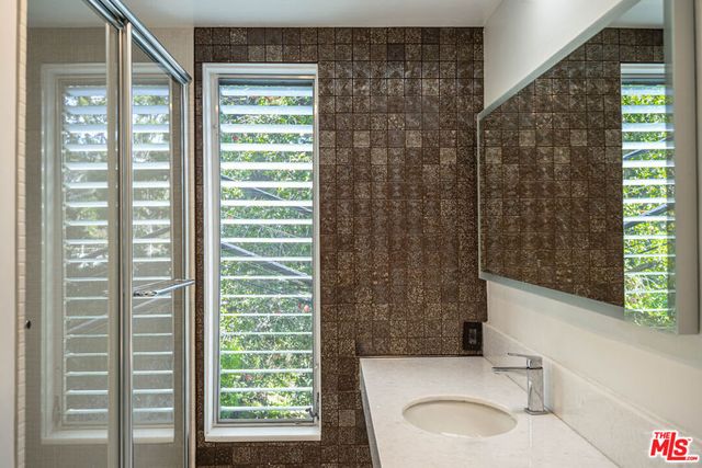 8895 Appian Way, Los Angeles, CA 90046