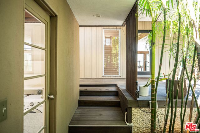 8895 Appian Way, Los Angeles, CA 90046