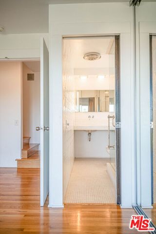 8895 Appian Way, Los Angeles, CA 90046