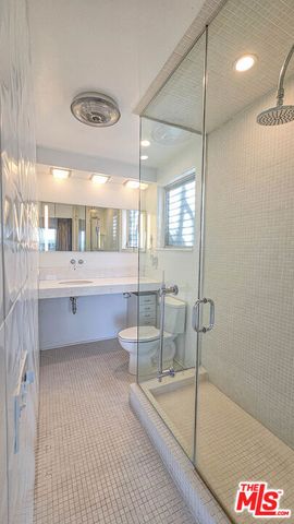 8895 Appian Way, Los Angeles, CA 90046