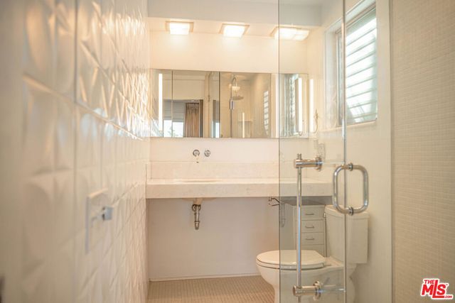 8895 Appian Way, Los Angeles, CA 90046