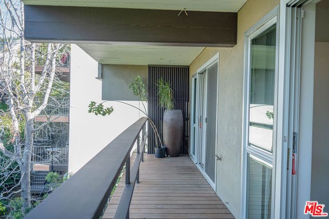 8895 Appian Way, Los Angeles, CA 90046