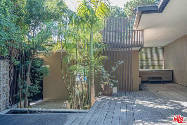 8895 Appian Way, Los Angeles, CA 90046