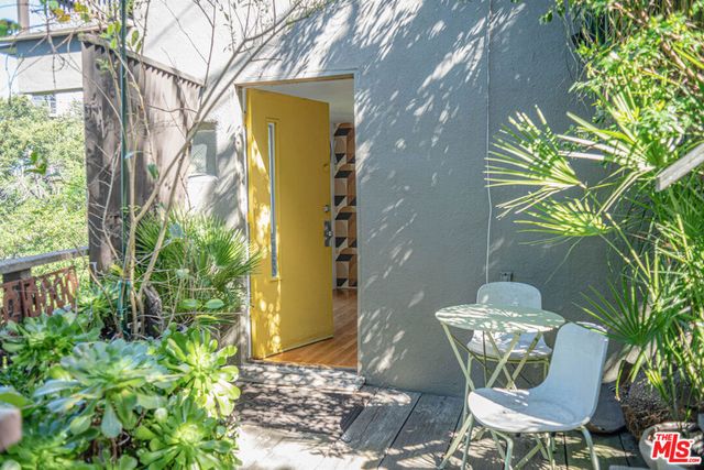 8895 Appian Way, Los Angeles, CA 90046