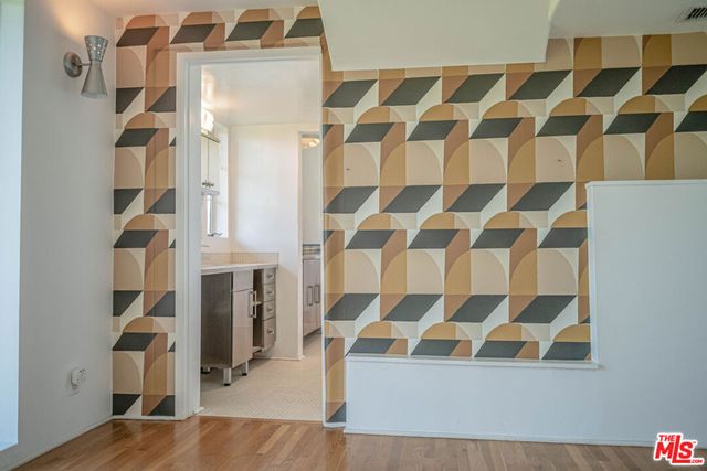 8895 Appian Way, Los Angeles, CA 90046