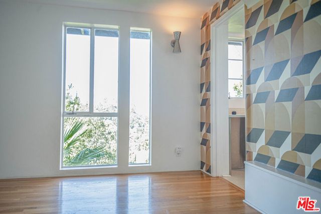 8895 Appian Way, Los Angeles, CA 90046