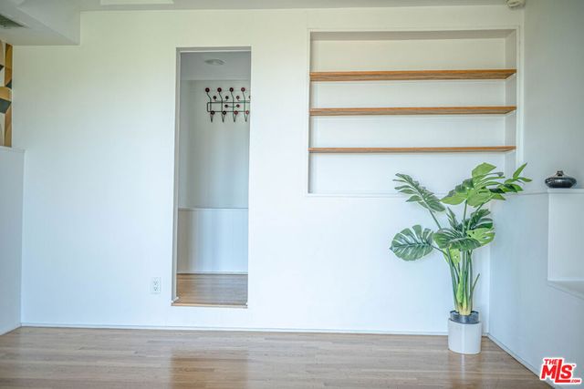 8895 Appian Way, Los Angeles, CA 90046