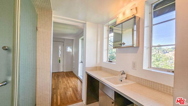 8895 Appian Way, Los Angeles, CA 90046