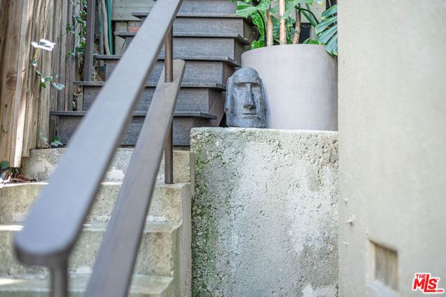 8895 Appian Way, Los Angeles, CA 90046