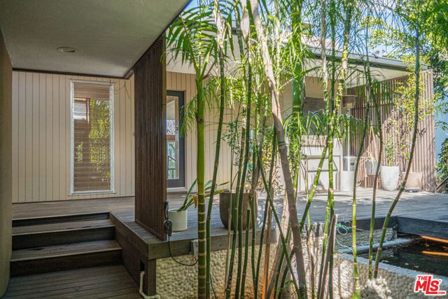 8895 Appian Way, Los Angeles, CA 90046