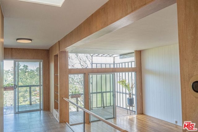 8895 Appian Way, Los Angeles, CA 90046