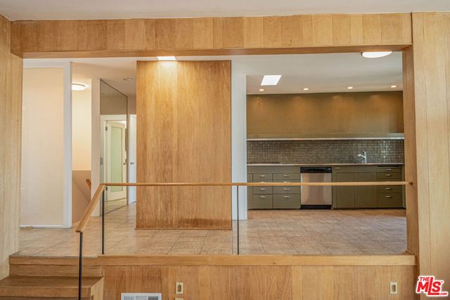 8895 Appian Way, Los Angeles, CA 90046