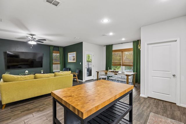 2851 Brand Iron DR, San Marcos, TX 78666