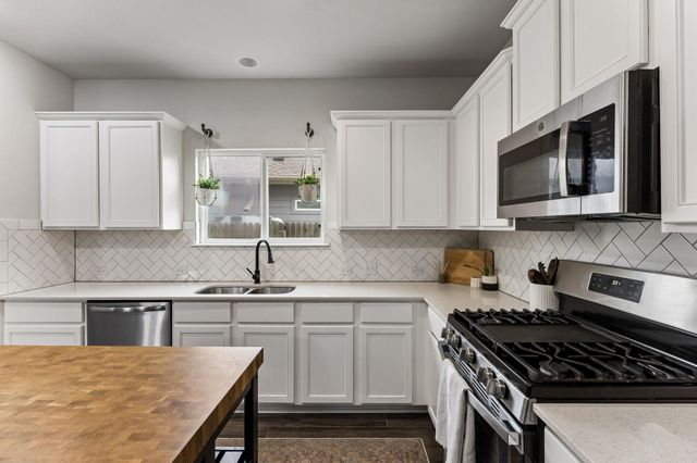 2851 Brand Iron DR, San Marcos, TX 78666
