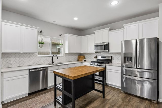 2851 Brand Iron DR, San Marcos, TX 78666