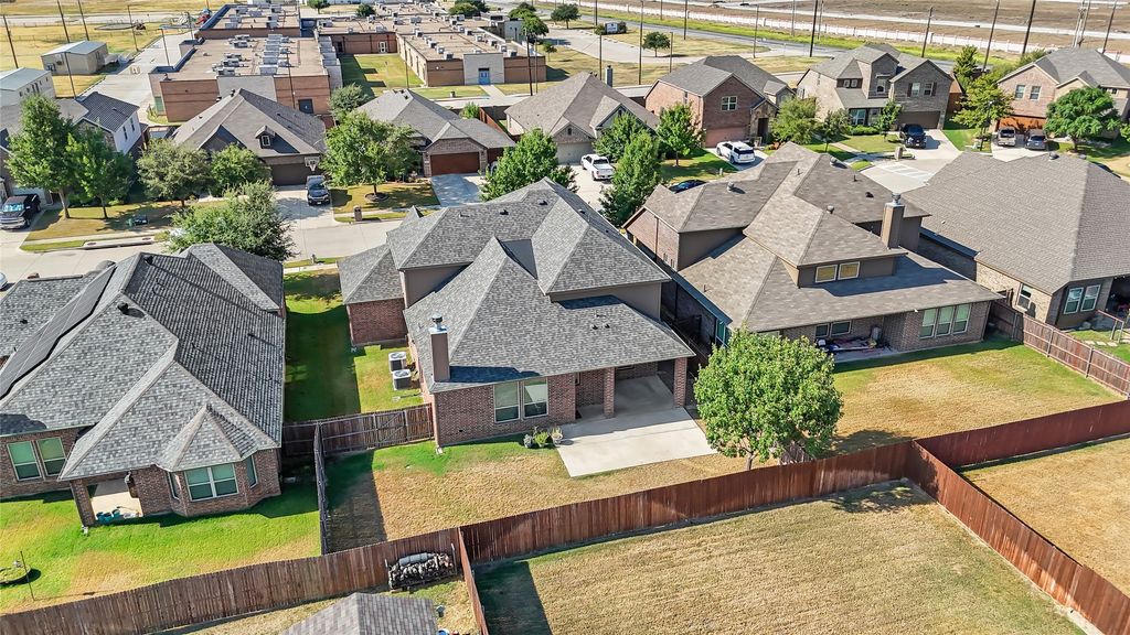 288 Hilltop Drive, Justin, TX 76247 — photo 2