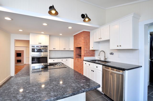 11 West Chestnut Hill Road, Litchfield, CT 06759