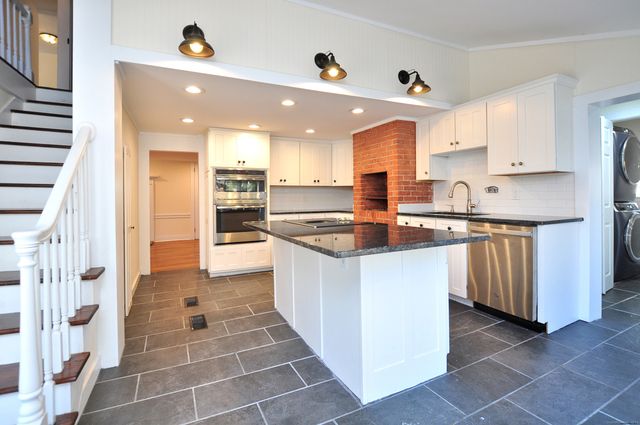 11 West Chestnut Hill Road, Litchfield, CT 06759