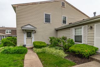 412 Farmingdale Circle, Vernon Hills, IL 60061