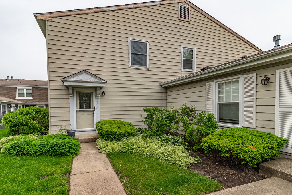 412 Farmingdale Circle, Vernon Hills, IL 60061