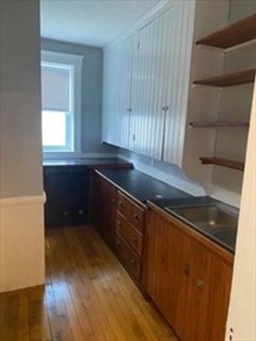 2 Meade 2, Worcester, MA 01610