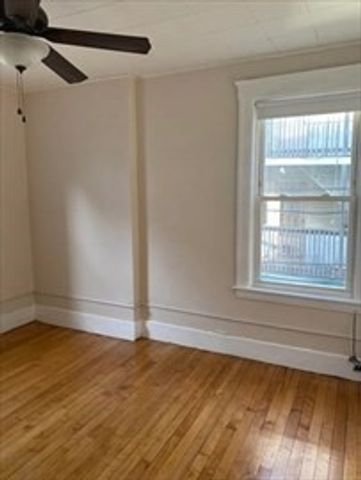 2 Meade 2, Worcester, MA 01610
