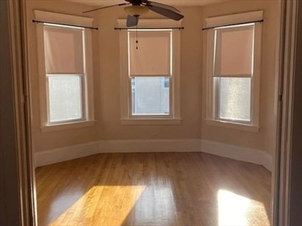 2 Meade 2, Worcester, MA 01610
