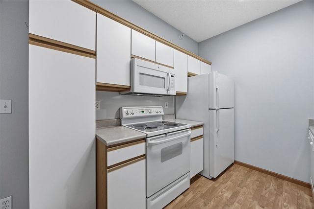 250 Cimarron Drive 108, Hiawatha, IA 52233