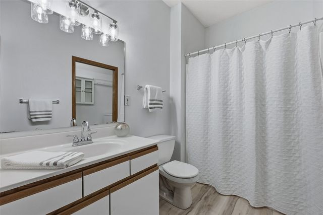 250 Cimarron Drive 108, Hiawatha, IA 52233