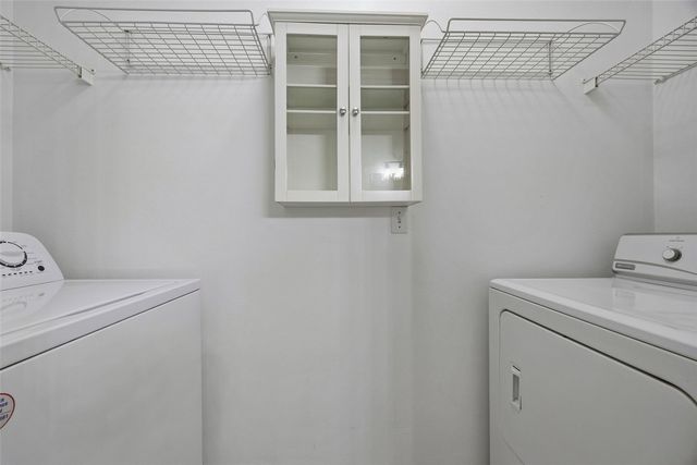 250 Cimarron Drive 108, Hiawatha, IA 52233