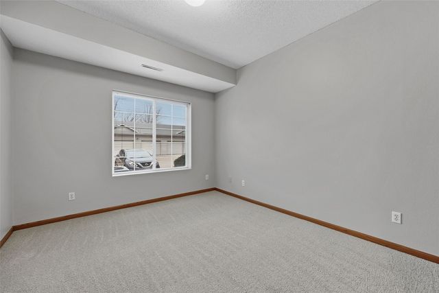 250 Cimarron Drive 108, Hiawatha, IA 52233