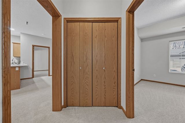 250 Cimarron Drive 108, Hiawatha, IA 52233