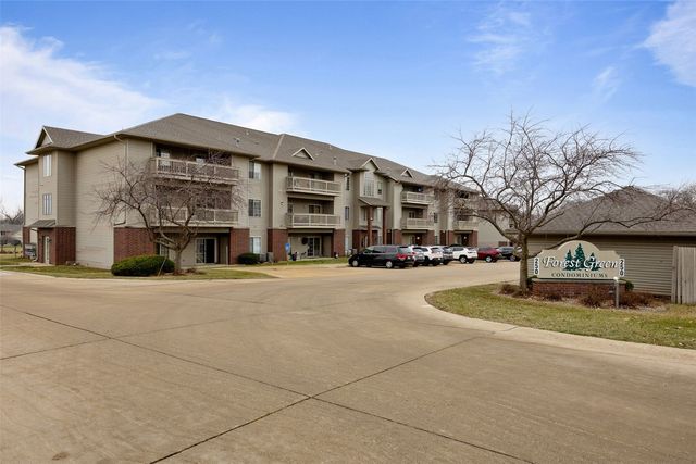 250 Cimarron Drive 108, Hiawatha, IA 52233