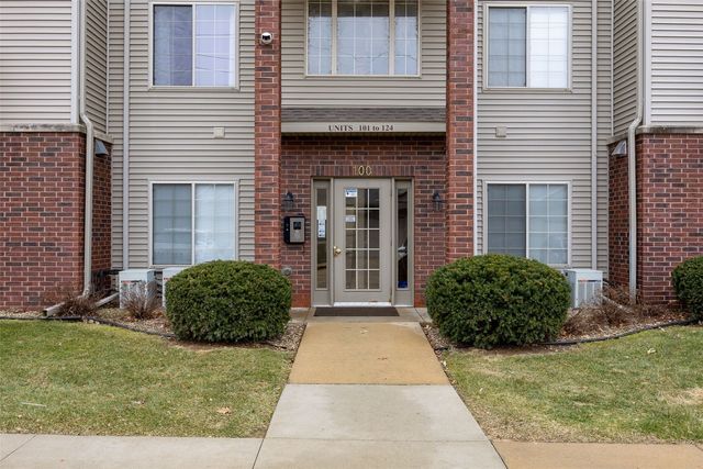 250 Cimarron Drive 108, Hiawatha, IA 52233