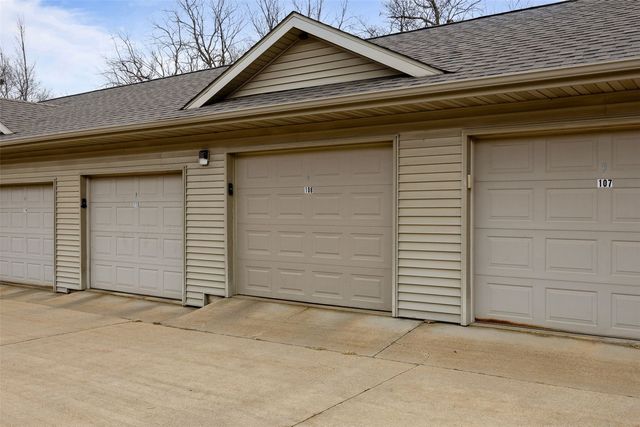 250 Cimarron Drive 108, Hiawatha, IA 52233