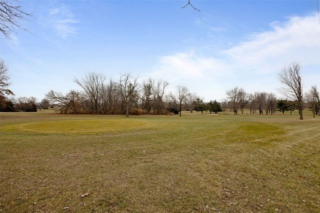 250 Cimarron Drive 108, Hiawatha, IA 52233