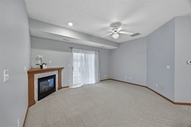 250 Cimarron Drive 108, Hiawatha, IA 52233