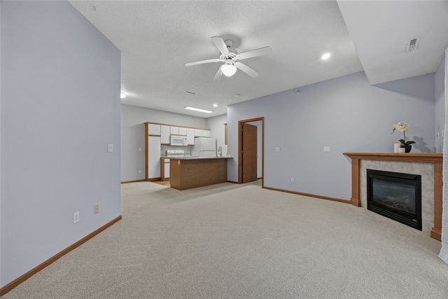 250 Cimarron Drive 108, Hiawatha, IA 52233