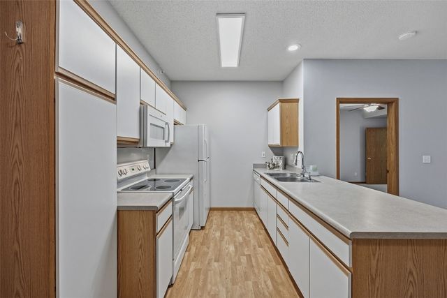 250 Cimarron Drive 108, Hiawatha, IA 52233