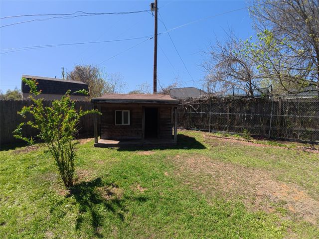 305 China CV, Elgin, TX 78621
