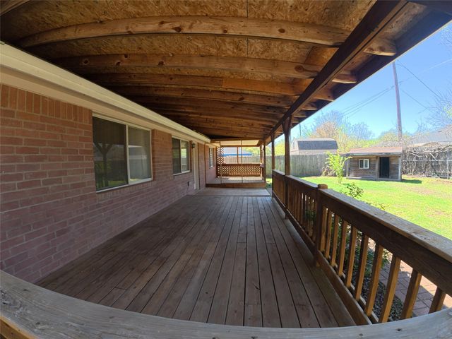 305 China CV, Elgin, TX 78621